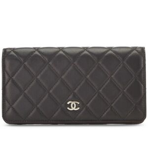 CHANEL Quilted Caviar Trifold Classic Flap Wallet